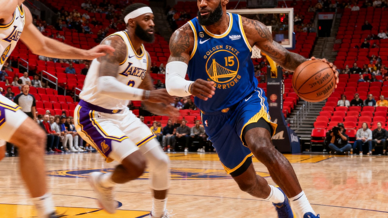 NBA直播截图，湖人主场对阵勇士，勒布朗持球突破，计时器显示第四节2分15秒